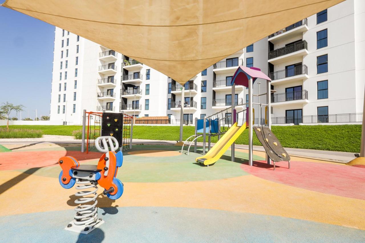 Voyage Signature 1br Waters Edge * Abu Dhabi